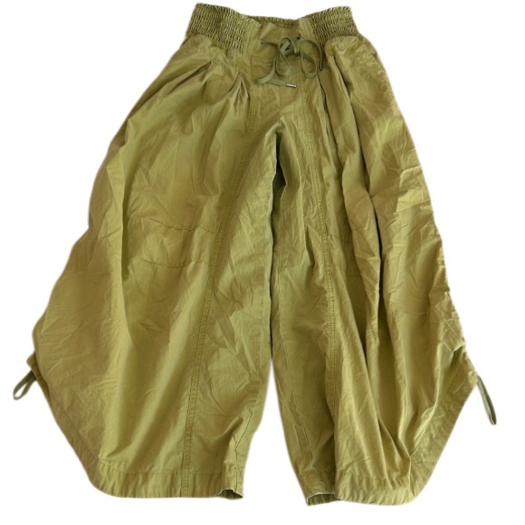 Anthropologie Green Smocked Waist cropped parachute pants size extra small - Picture 2 of 12